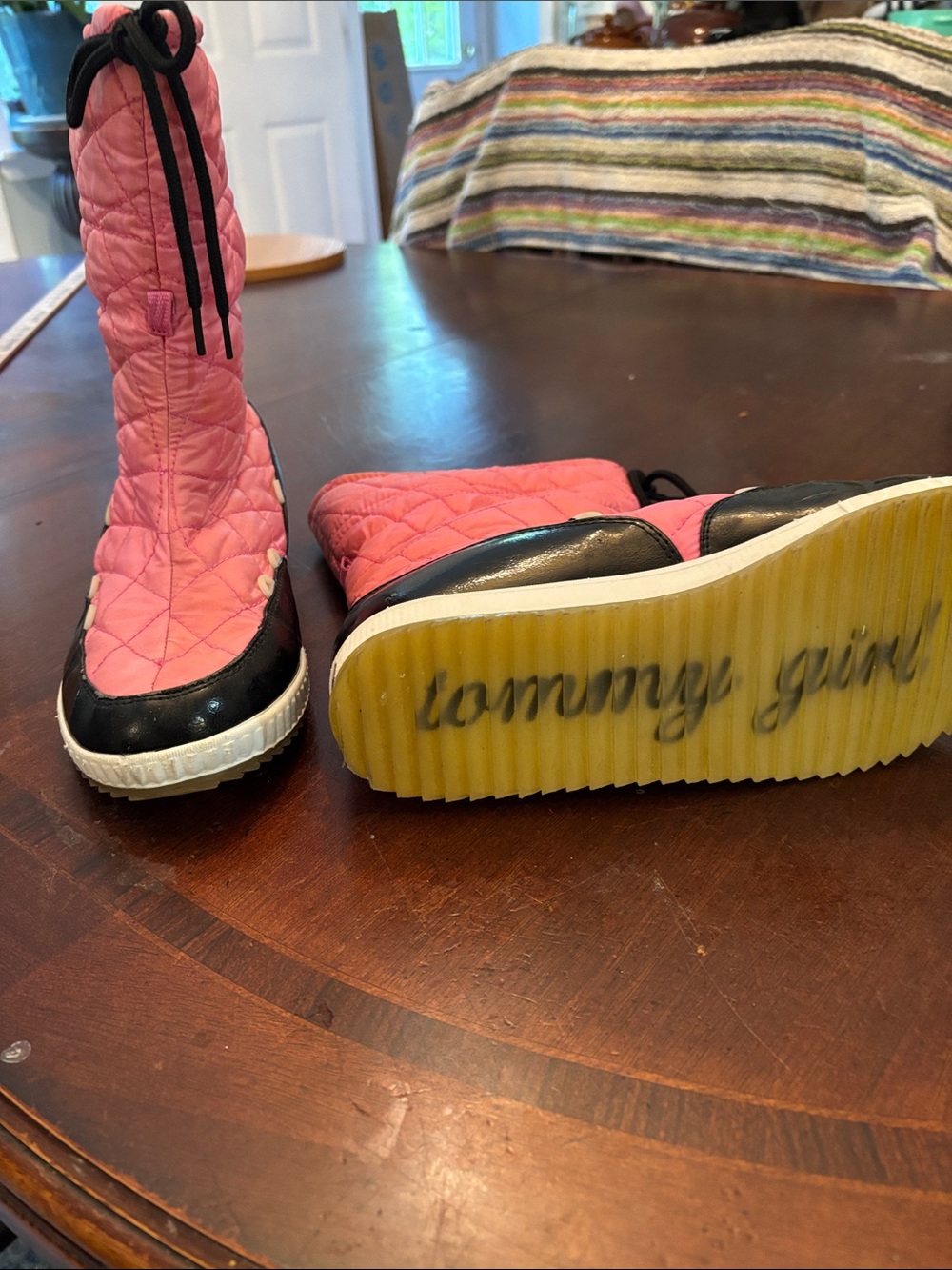 Tommy Hilfiger Pink Quilted woman’s Winter Boots with Black Trim size 10M